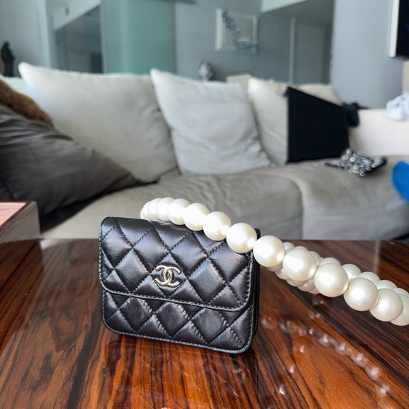 Chanel Crossbody Bag - 2021 Maxi Pearl Mini Wallet on Chain - Picture 3 of 6